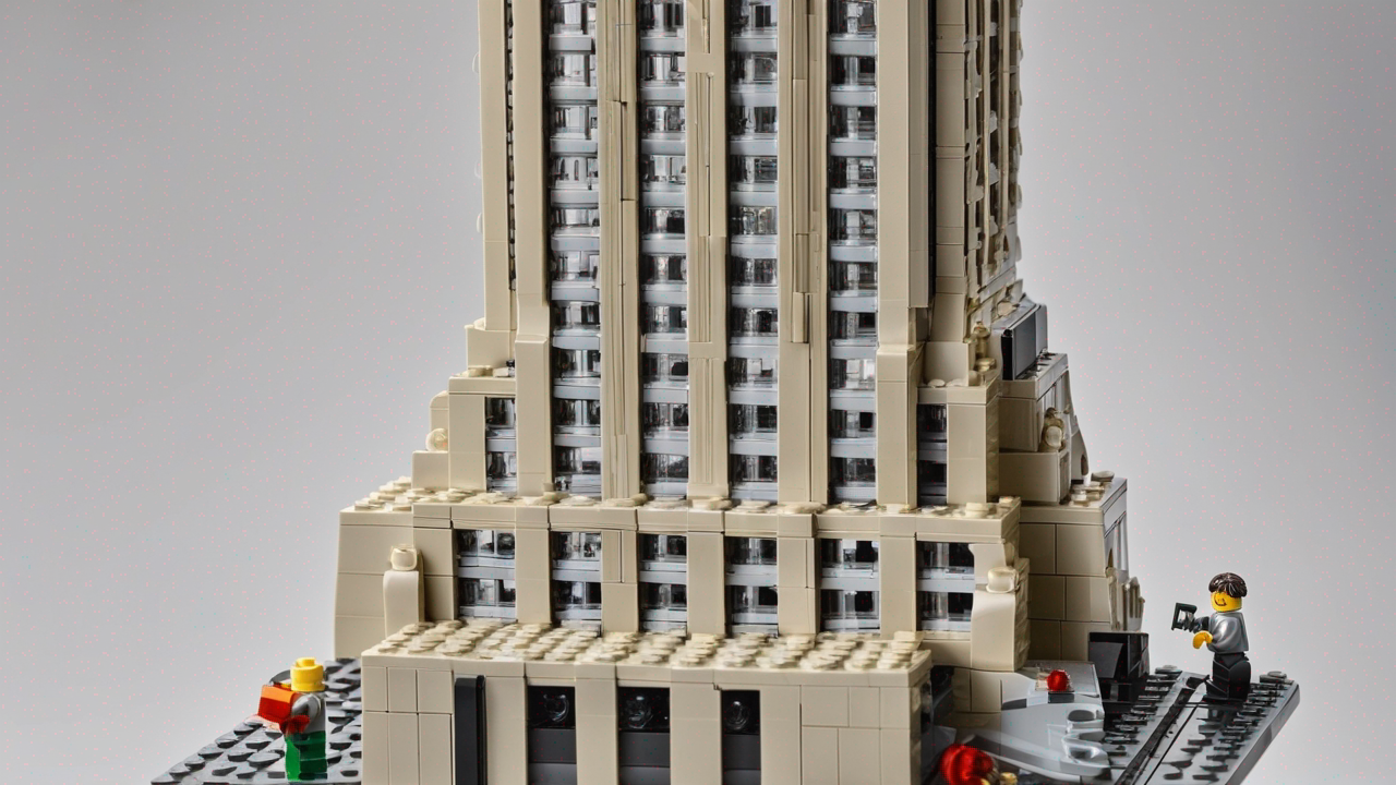 Zestaw LEGO Architecture przedstawiający słynny nowojorski wieżowiec Empire State Building z detalami architektonicznymi