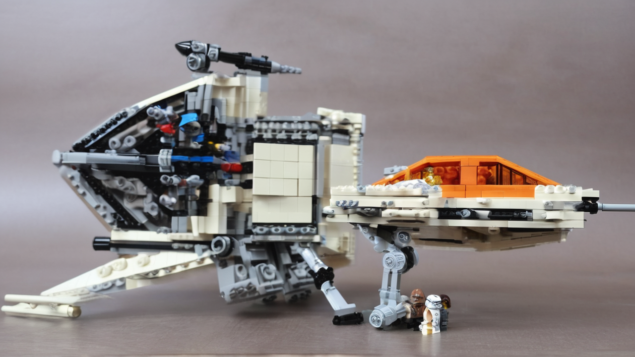 Zestaw LEGO Star Wars przedstawiający ikoniczny statek kosmiczny z sagi z figurkami postaci
